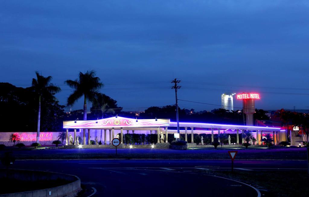 Hotel&Motel Le Baron Pôrto Ferreira Esterno foto